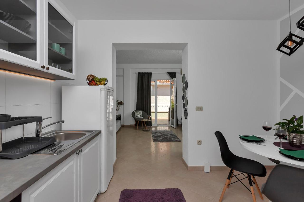 Apartmani Luna Baška Voda المظهر الخارجي الصورة
