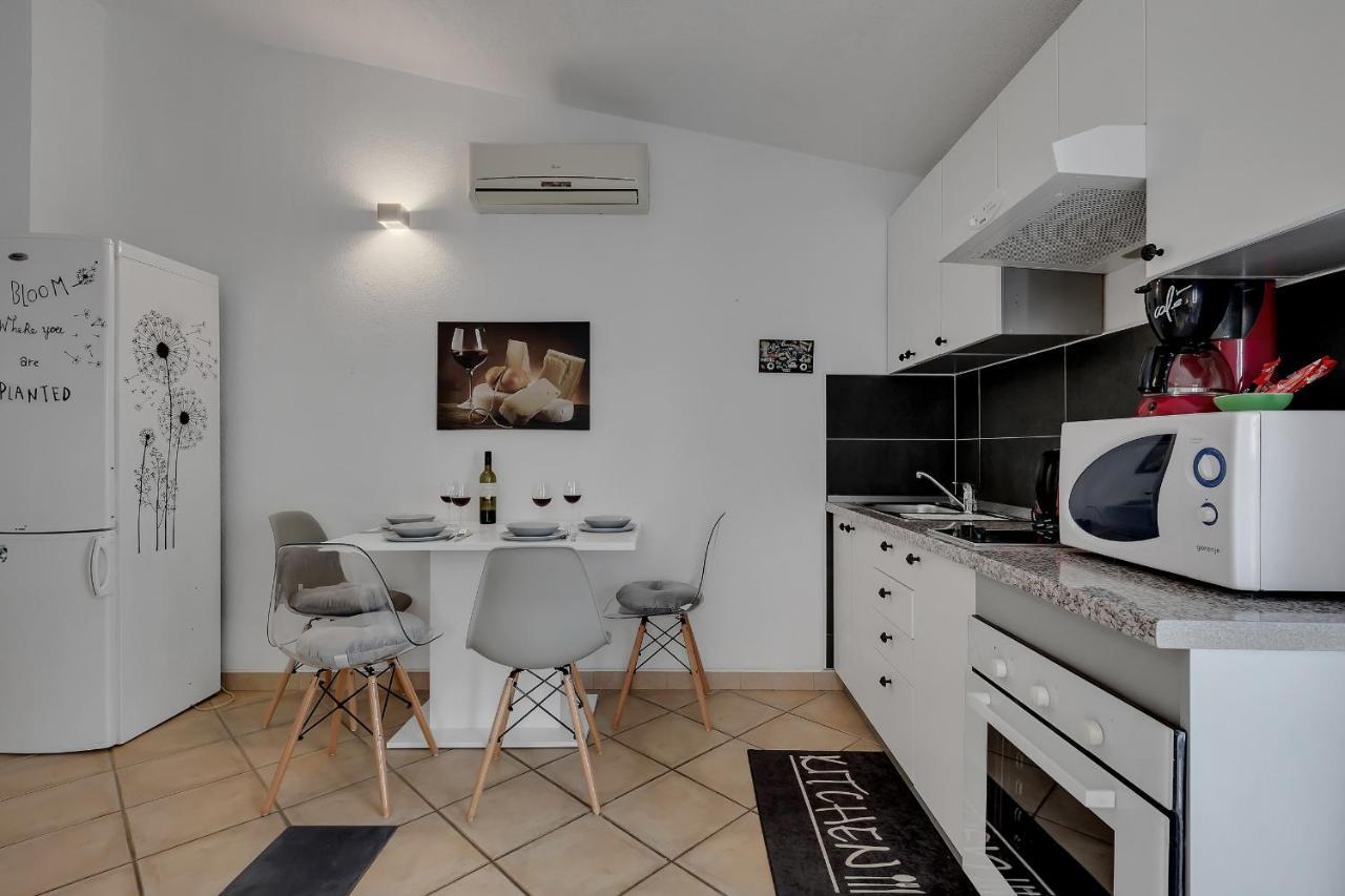 Apartmani Luna Baška Voda المظهر الخارجي الصورة