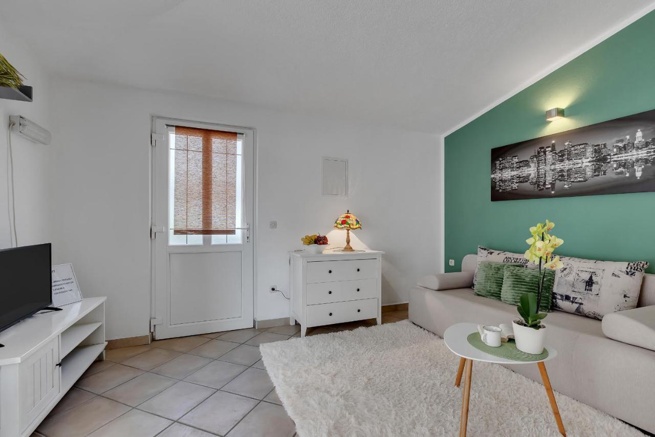 Apartmani Luna Baška Voda المظهر الخارجي الصورة